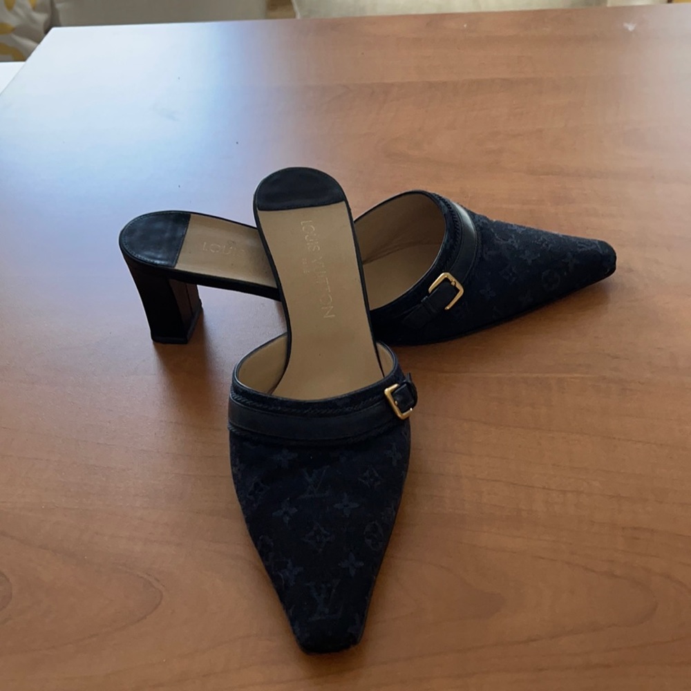Blue LV slip on